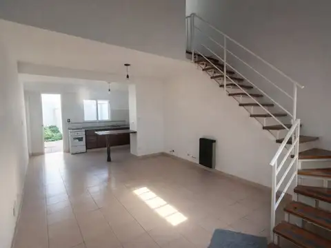 ALQUILER MODERNO CON LUZ NATURAL Y GRAN COMODIDAD