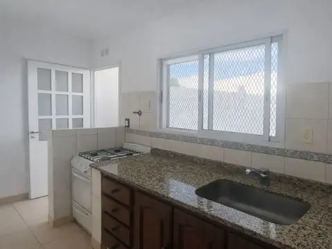 Depto Tipo Casa 2 ambientes con 1 baño