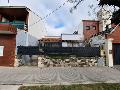 VENTA CASA GRAN LOTE PROPIO EN BERNAL OESTE