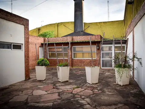 Local en Venta 123 años