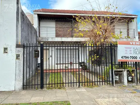 OPORTUNIDAD     -  Olivos, en venta Duplex de 3 dormitorios - para actualizar -