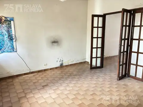 OPORTUNIDAD     -  Olivos, en venta Duplex de 3 dormitorios - para actualizar -