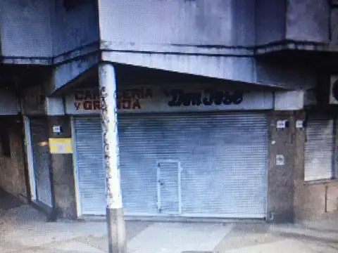 LOCAL EN VELEZ SARSFIELD ESQUINA BIEN UBICADO