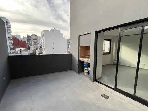 Departamento 2 ambientes con terraza propia y parrilla!