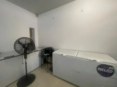 Avenida Hipólito Yrigoyen 1000