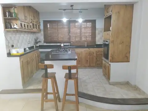 Casa 3 ambientes en Adrogue