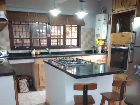 Casa 3 ambientes con 2 baños