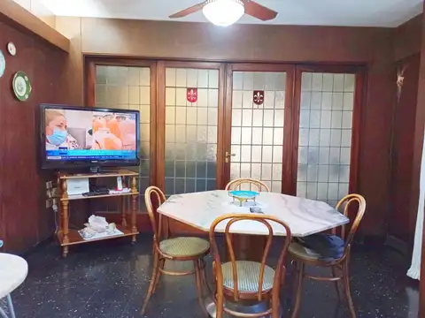 Casa en Venta con 6 cocheras