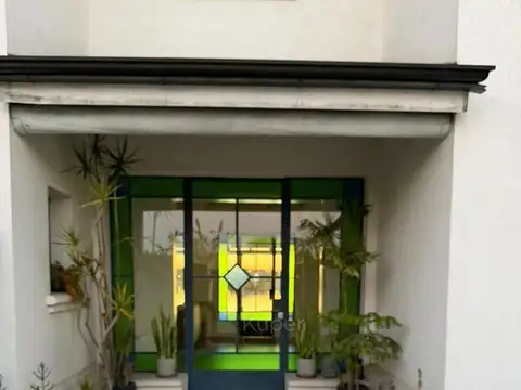 Casa 5 ambientes con 4 baños