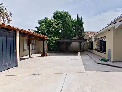 Casa en Venta con 5 cocheras