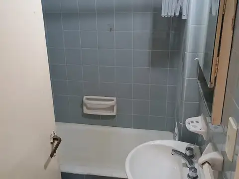 MONOAMBIENTE   PISO 2 AL FRENTE   A METROS DE AV. SAENZ   IDEAL PARA 1 PERSONA