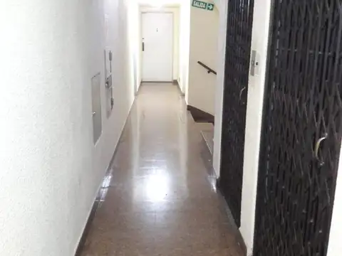 MONOAMBIENTE   PISO 2 AL FRENTE   A METROS DE AV. SAENZ   IDEAL PARA 1 PERSONA