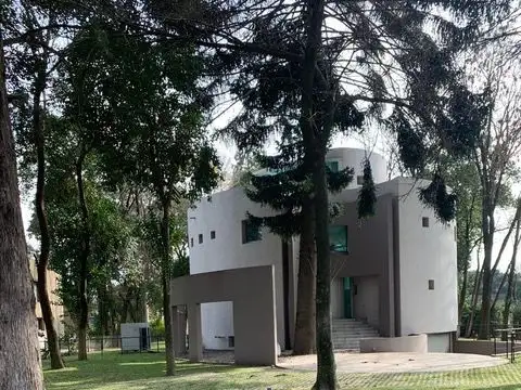 Casa en Venta con 4 cocheras