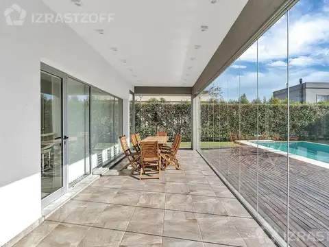 Increíble casa con 4 dormitorios a 400 metros de la Panamericana