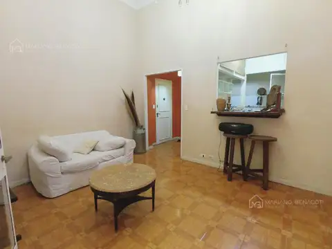 Chile 1400, entre San Jose y Presidente Luis Saenz Peña