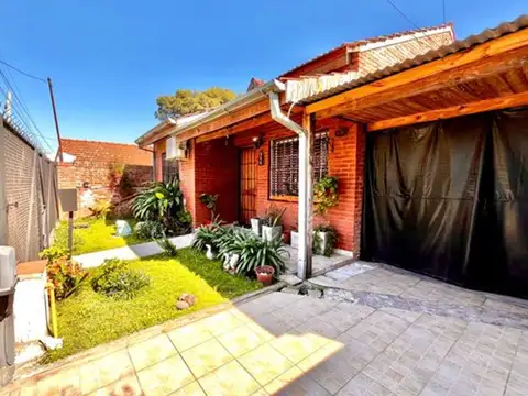 CASA PARA DOS FAMILIAS EN VENTA EN MONTE GRANDE
