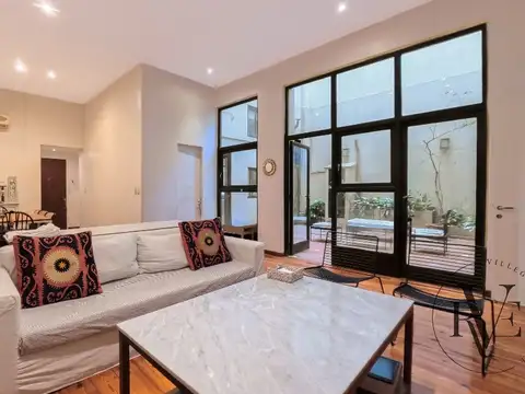 Exclusiva oportunidad en el corazón de Recoleta.

Amplio departamento de categoría, en planta baja, con tres dormitorios, dependencia de servicio y