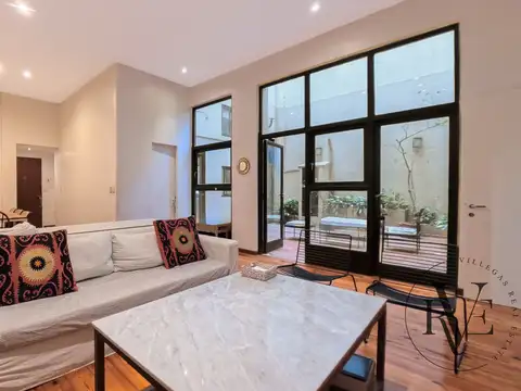 Exclusiva oportunidad en el corazón de Recoleta.

Amplio departamento de categoría, en planta baja, con tres dormitorios, dependencia de servicio y