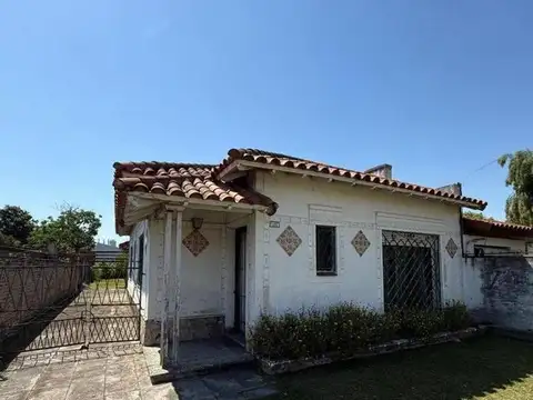 Casa a Refaccionar en Venta en Monte Grande