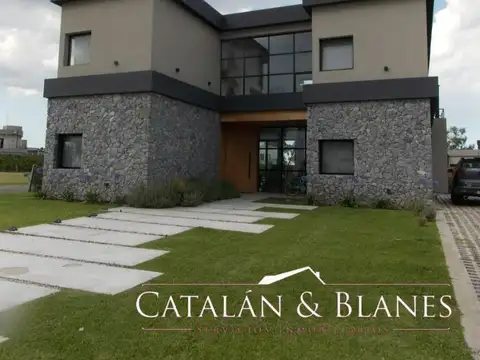 Hermosa Casa en Lagos de Canning