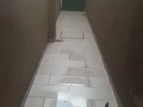 CASA DE 3 AMBIENTES, EN LOTE PROPIO, CON GARAJE, RETIRO AL FRENTE, FONDO LIBRE Y TERRAZA