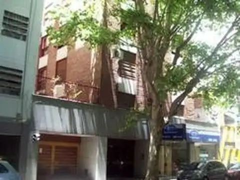 DOS AMBIENTES LUMINOSO SIN BALCON A PASOS DE LA ESTACION CASTRO BARROS VISTA PANORAMICA