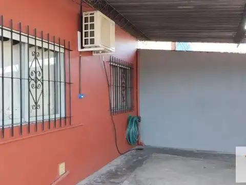 Casa en Venta - 3 Dormitorios 1 Baño - 290mts - Lomas De Zamora (Partido)