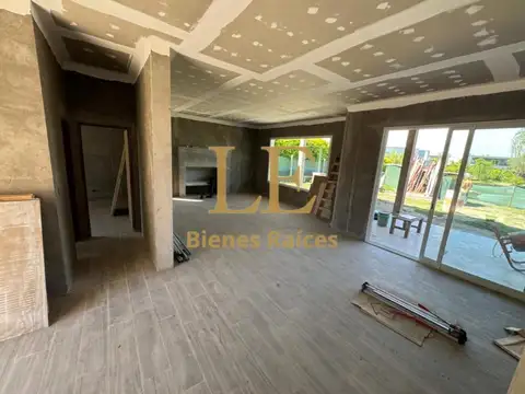 Casa 5 ambientes con 4 baños