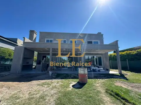 CASA A LA VENTA EN EL CANTON A LA LAGUNA