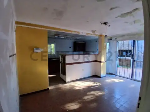 Casa 4 ambientes con 1 baño