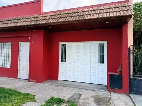 DEPTO TIPO CASA 2 dorm, patio, GARAGE