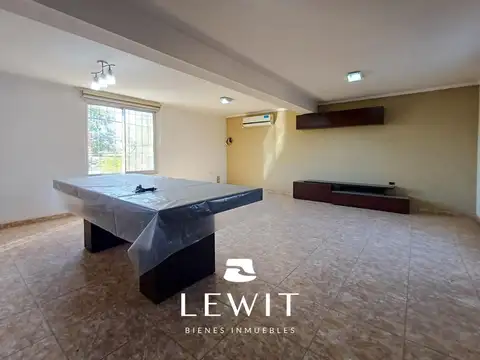 Casa 6 ambientes con 2 baños