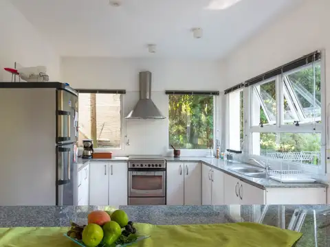 Casa 4 ambientes con 3 baños