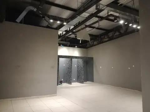 EXCELENTE LOCAL SOBRE CONSTITUCION  120 MTS CUB. + PATIO TRASERO SAN FERNANDO