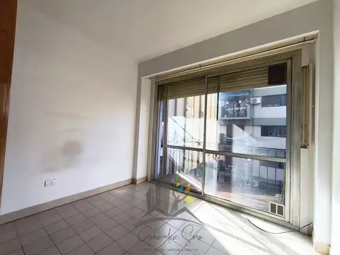 MONOAMBIENTE DIVIDIDO CON BALCÓN AL FRENTE