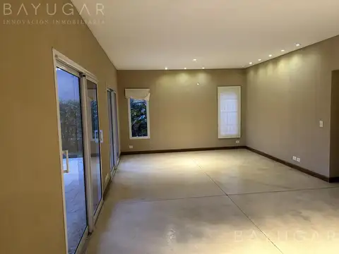 Casa 6 ambientes con 3 baños