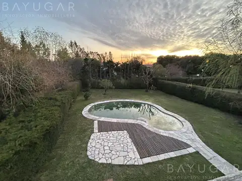 Casa en Venta con 2 cocheras