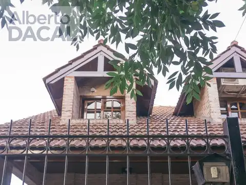 Casa en Venta con 3 cocheras