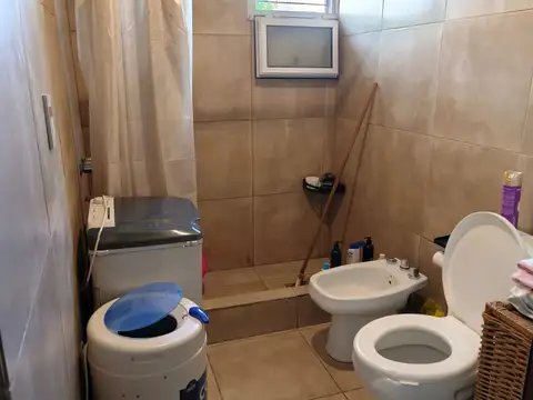 Casa 2 ambientes con 1 baño