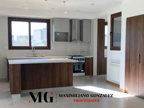 Casa 5 ambientes con 3 baños