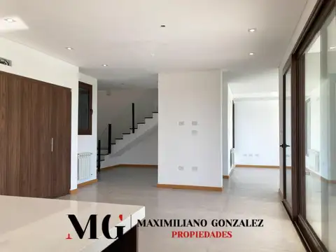 Casa en Venta con 5 cocheras