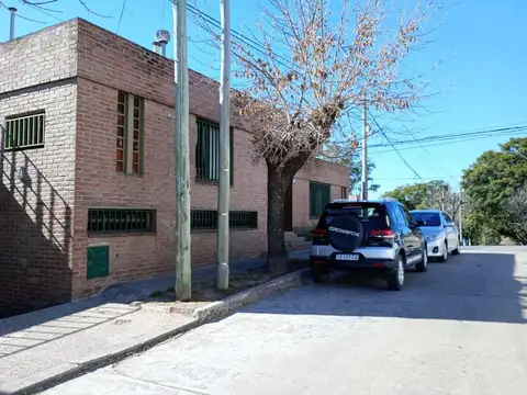 Casa 8 ambientes con 3 baños