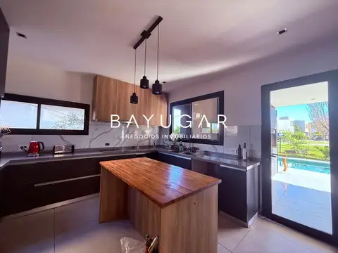 Casa 5 ambientes con 5 baños