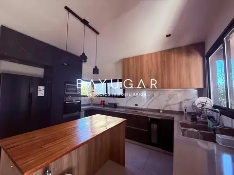 Casa en Alquiler Temporal con 2 cocheras