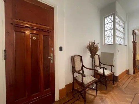 Avenida Presidente Roque Sáenz Peña 800