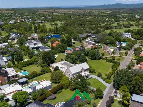 Lote en venta de 1800 m² con excelente orientación en Country Las Delicias – Córdoba