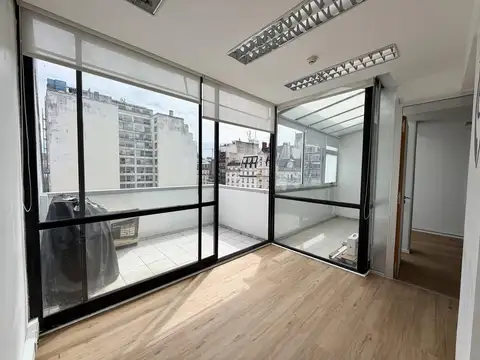 Oficina en alquiler con tres balcones - Recoleta - Piso Alto