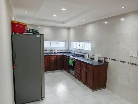 Casa 5 ambientes con 2 baños