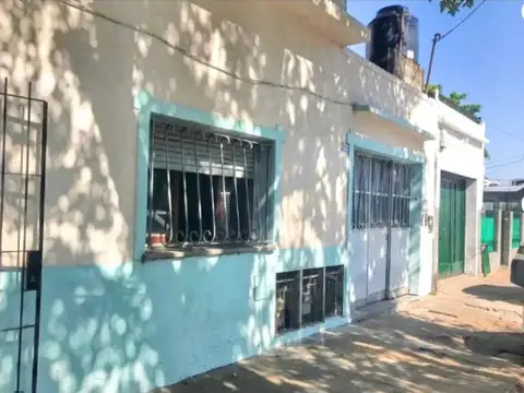 Casa tipo ph en venta en Caseros