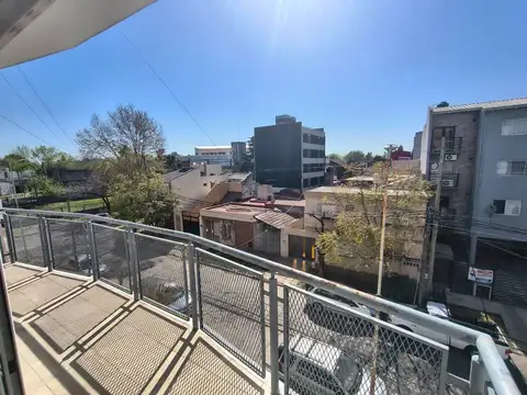 VENTA DPTO 3 AMB MORON,  FRENTE, SUITE, BALCÓN